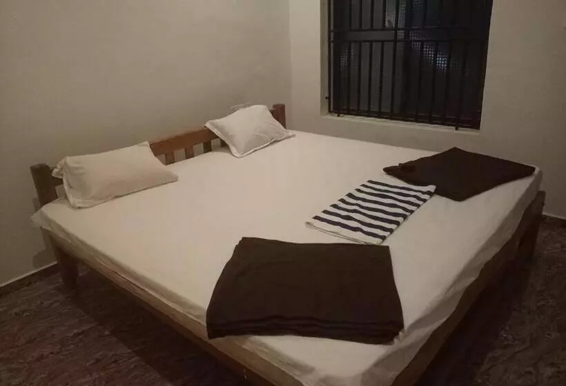 ベッドアンドブレックファースト Gangotri Cafe And Rooms