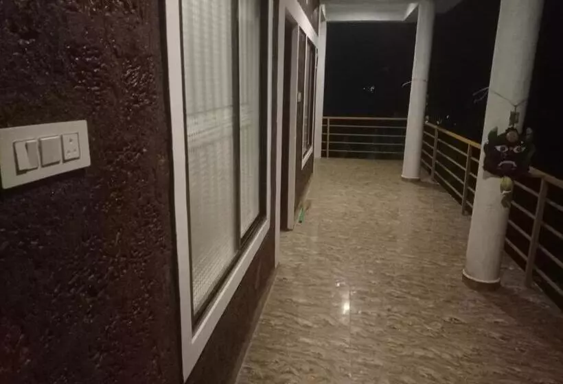 ベッドアンドブレックファースト Gangotri Cafe And Rooms