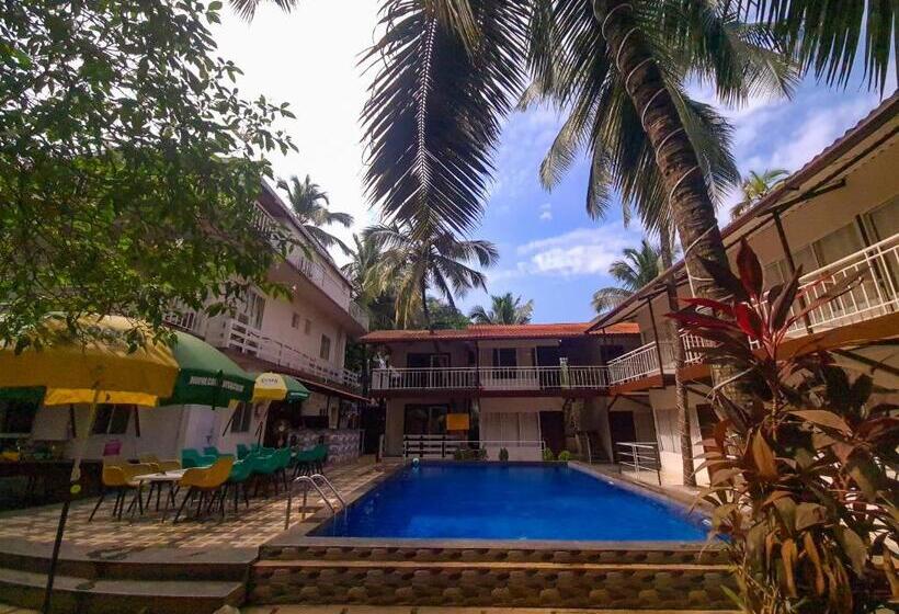 Hotel Beachwalk Retreat Within 100 Metres From Morjim Beach