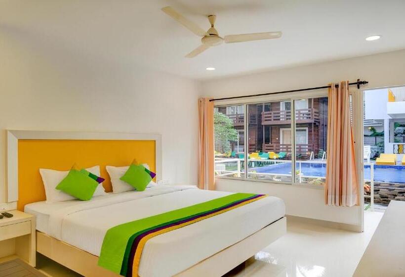 Hotel Beachwalk Retreat Within 100 Metres From Morjim Beach