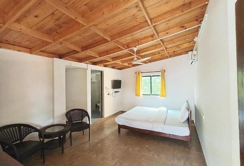 Hotel Beachwalk Retreat Within 100 Metres From Morjim Beach