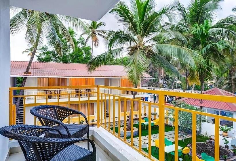 Hotel Beachwalk Retreat Within 100 Metres From Morjim Beach