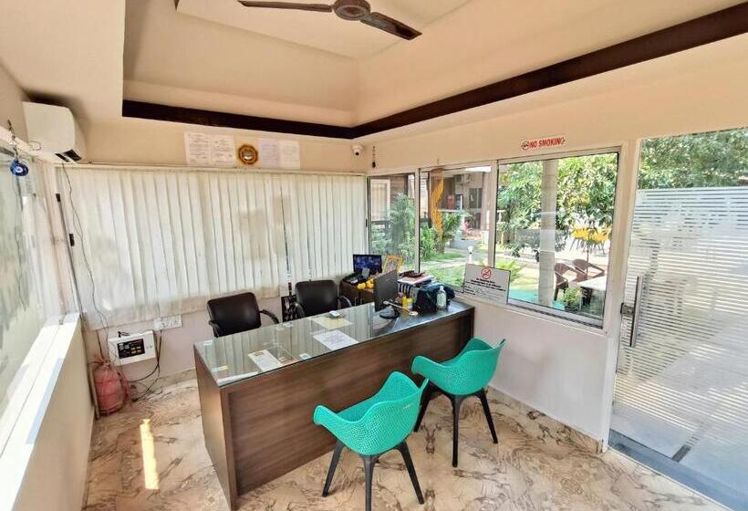 Hotel Beachwalk Retreat Within 100 Metres From Morjim Beach