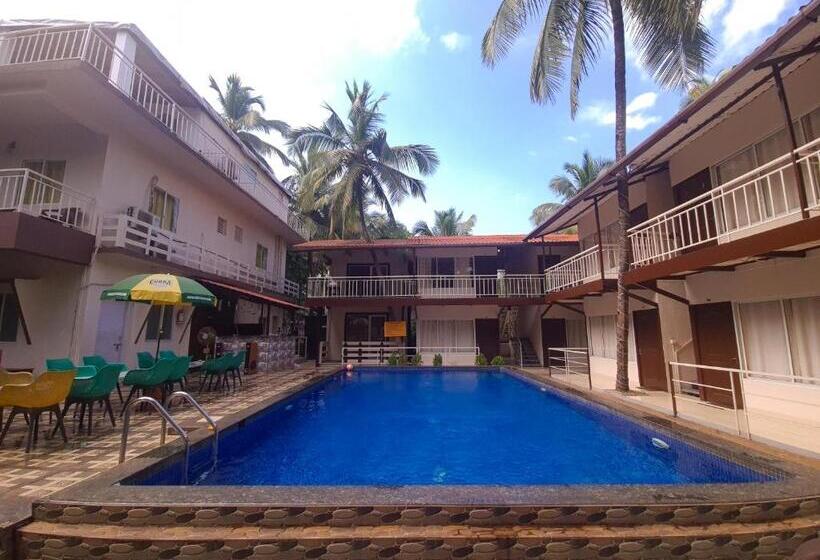 Hotel Beachwalk Retreat Within 100 Metres From Morjim Beach