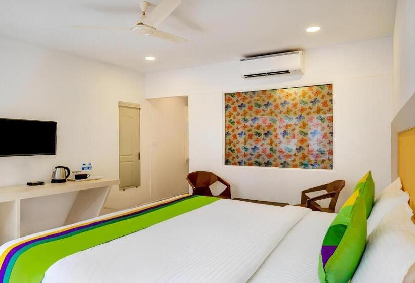 Hotel Beachwalk Retreat Within 100 Metres From Morjim Beach