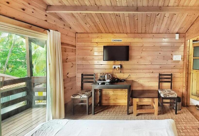 Hotel Beachwalk Retreat Within 100 Metres From Morjim Beach