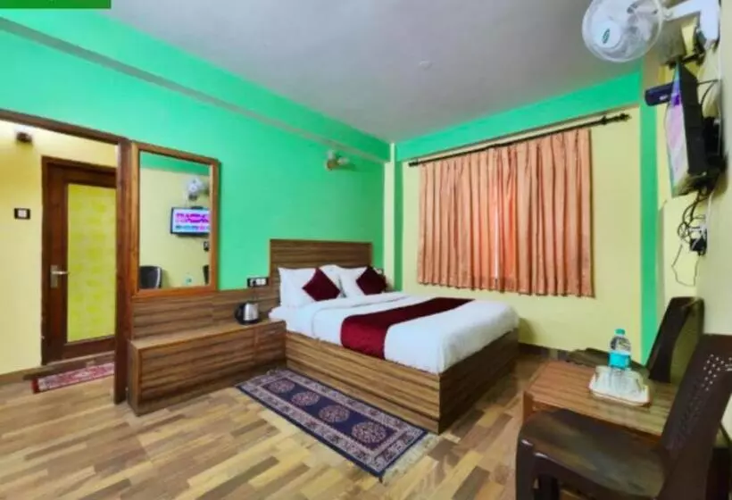 هتل Boho Stays Near Mall