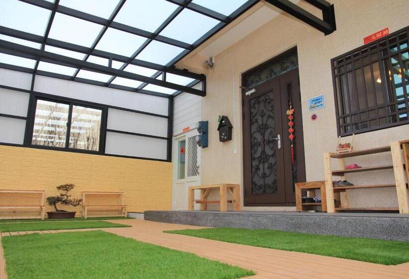 تختخواب و صبحانه Ann Home