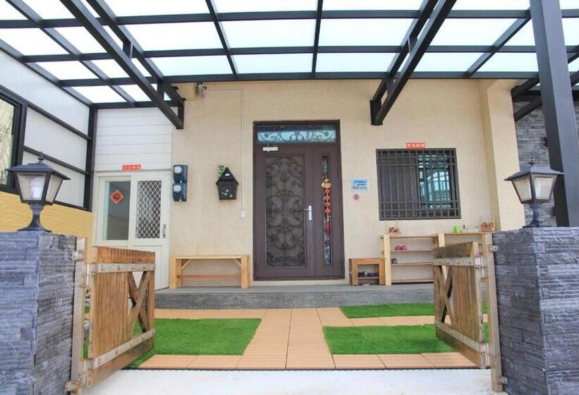 تختخواب و صبحانه Ann Home