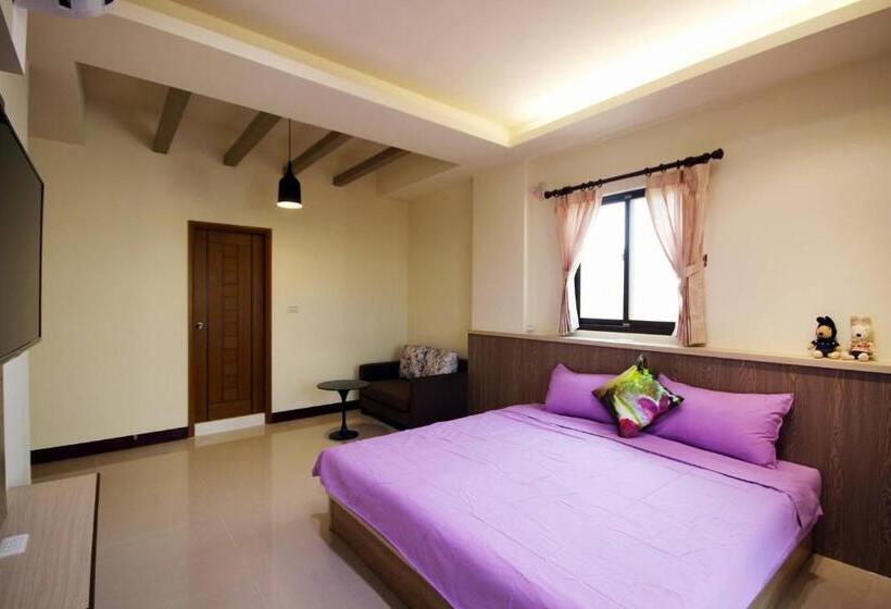 تختخواب و صبحانه Ann Home