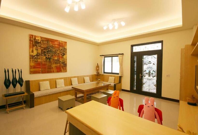 تختخواب و صبحانه Ann Home