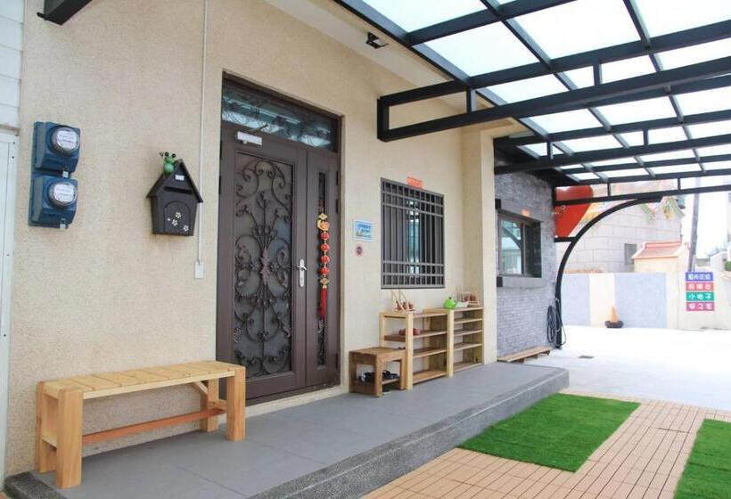 تختخواب و صبحانه Ann Home