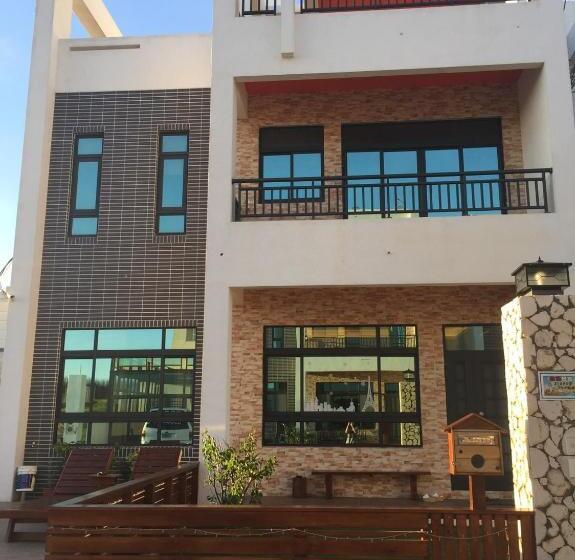 تختخواب و صبحانه Ann Home