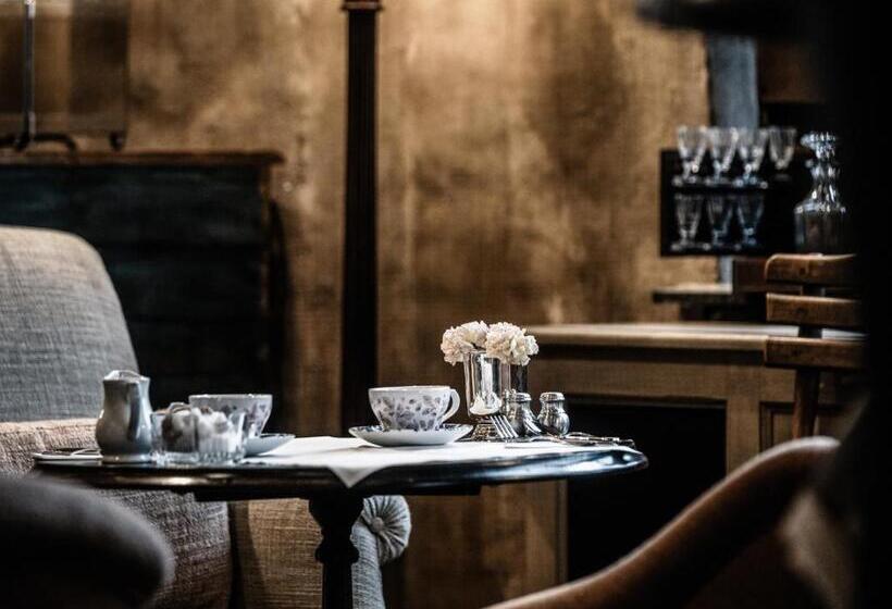 בית מלון כפרי 1898 The Post