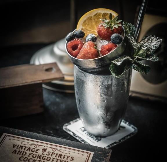 בית מלון כפרי 1898 The Post