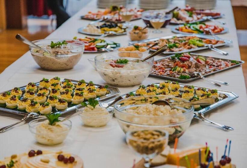 فندق Bildungshaus St. Hippolyt