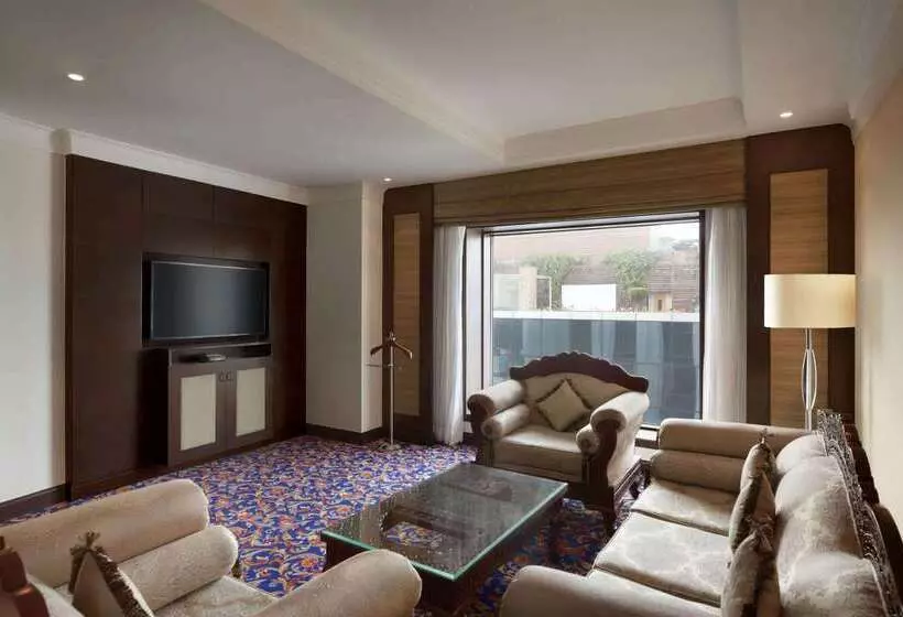ホテル Ramada Plaza Chennai