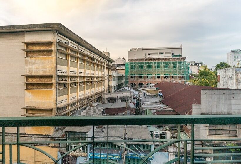 Alleyway Hostel Adults Only