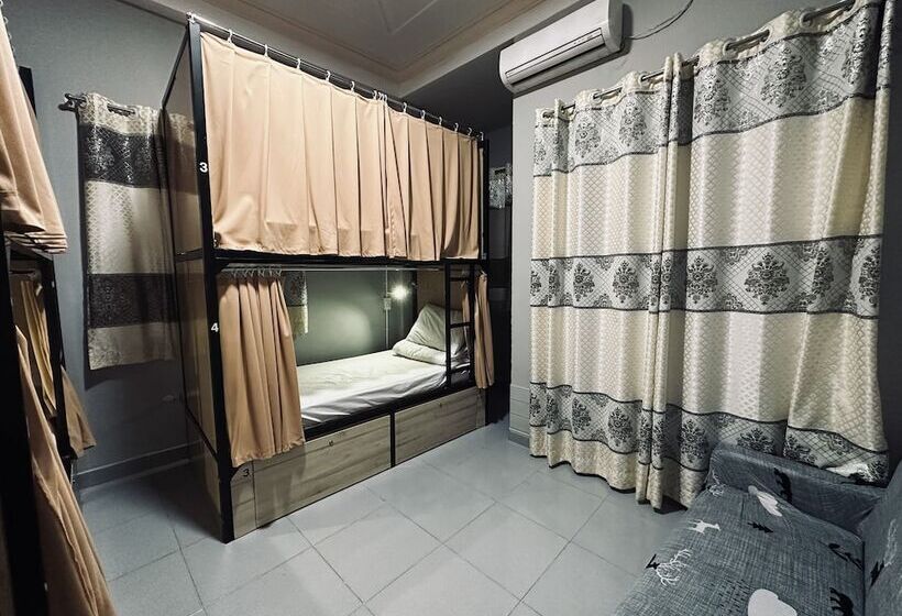 Alleyway Hostel Adults Only