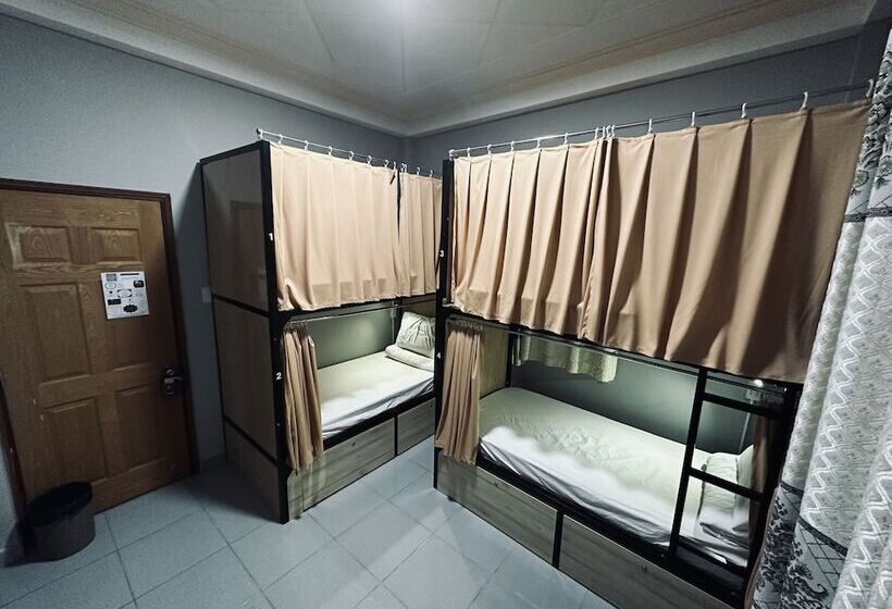 Alleyway Hostel Adults Only