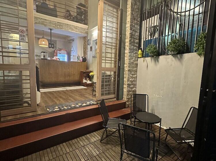 Alleyway Hostel Adults Only