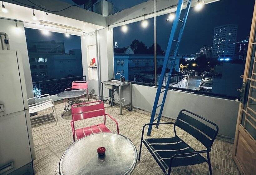 Alleyway Hostel Adults Only