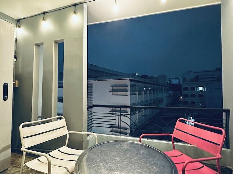 Alleyway Hostel Adults Only