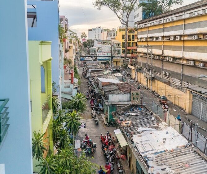 Alleyway Hostel Adults Only