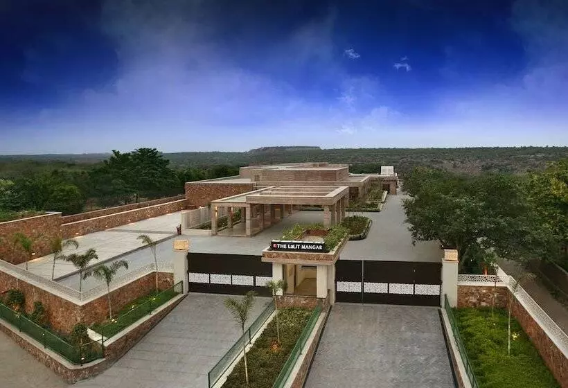Lomakeskus The Lalit Mangar