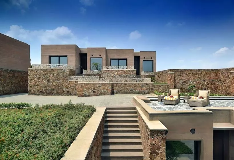 Lomakeskus The Lalit Mangar