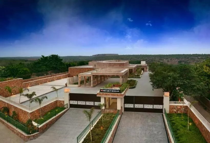 Lomakeskus The Lalit Mangar