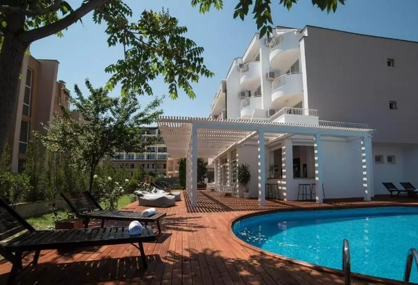 Hotelli The Mint Villa   Saint Vlas