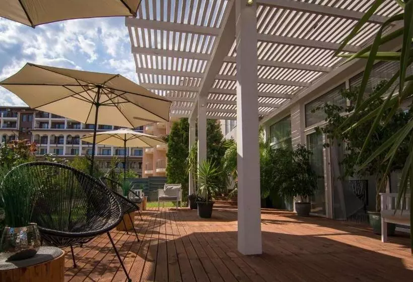 Hotelli The Mint Villa   Saint Vlas