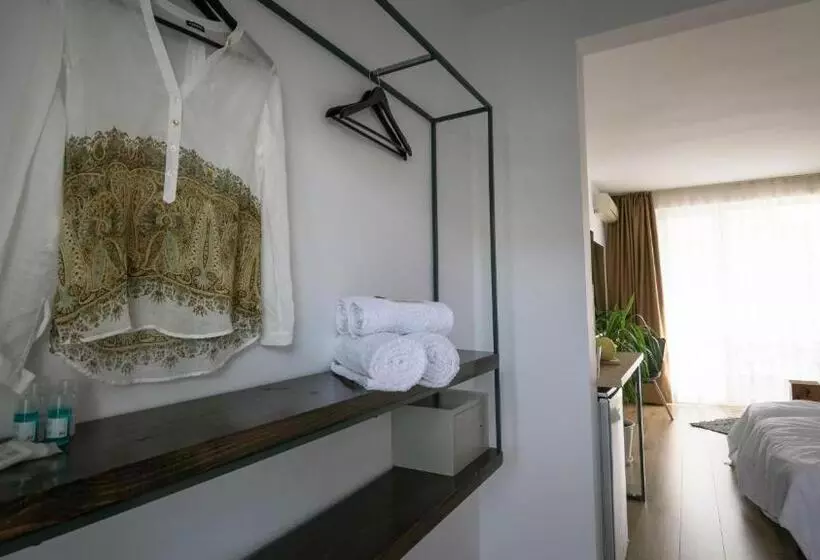 Hotelli The Mint Villa   Saint Vlas