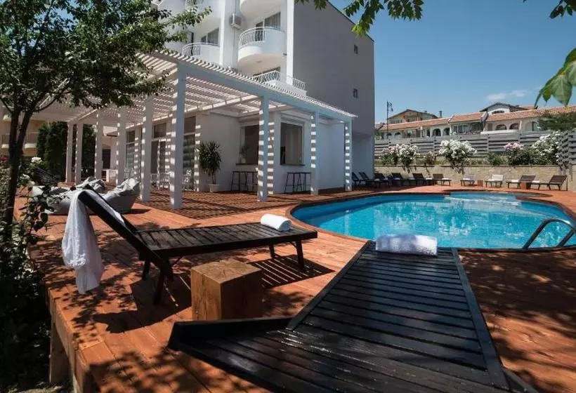 Hotelli The Mint Villa   Saint Vlas