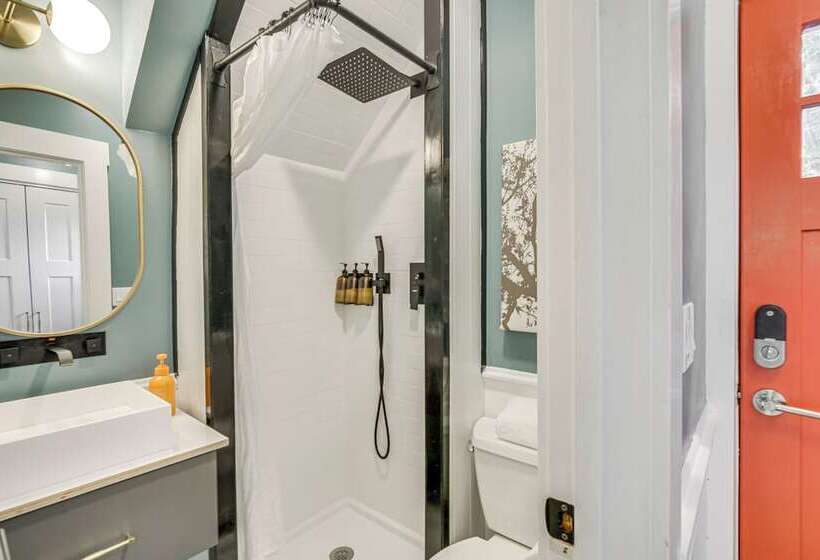 3 Mi To Boothbay Harbor: Coastal Colorful Home!