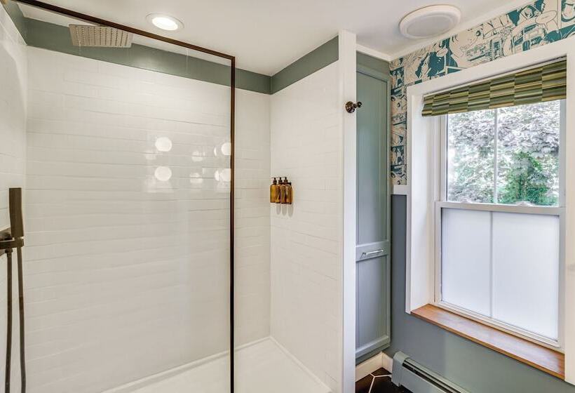 3 Mi To Boothbay Harbor: Coastal Colorful Home!