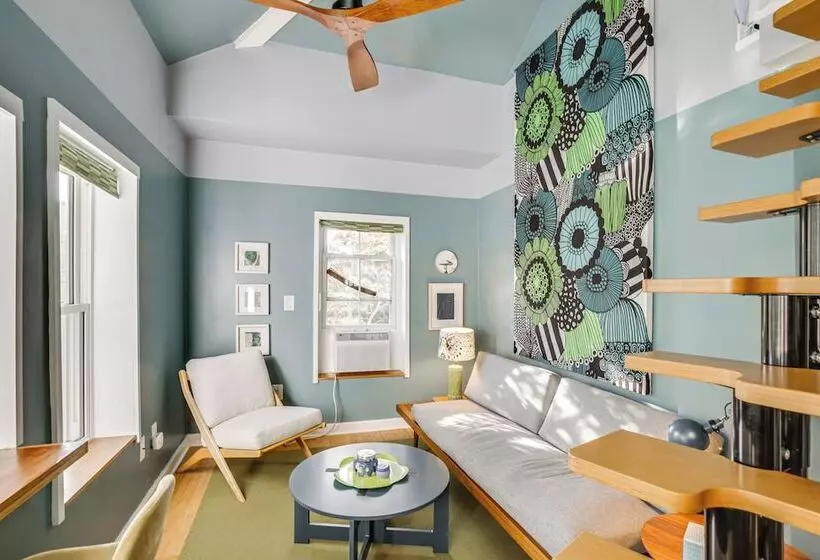 3 Mi To Boothbay Harbor: Coastal Colorful Home!