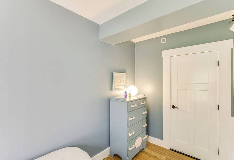 3 Mi To Boothbay Harbor: Coastal Colorful Home!