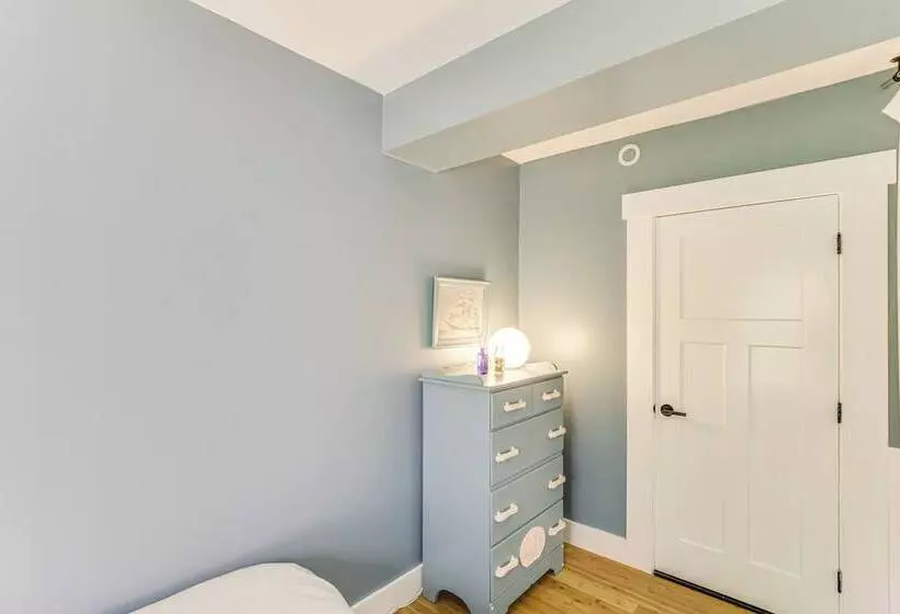 3 Mi To Boothbay Harbor: Coastal Colorful Home!