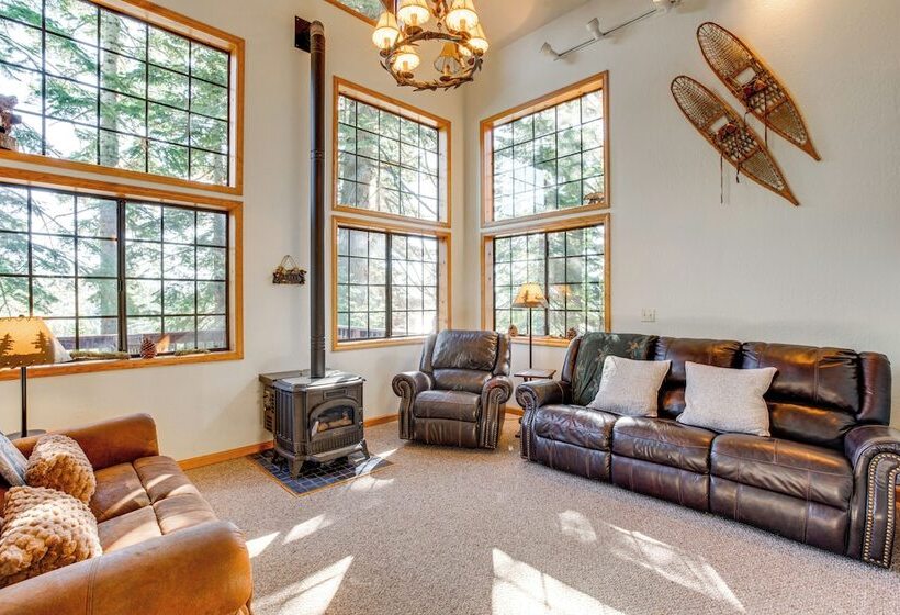 1 Mi To Skiing: Cabin W/ Deck In Bear Valley!