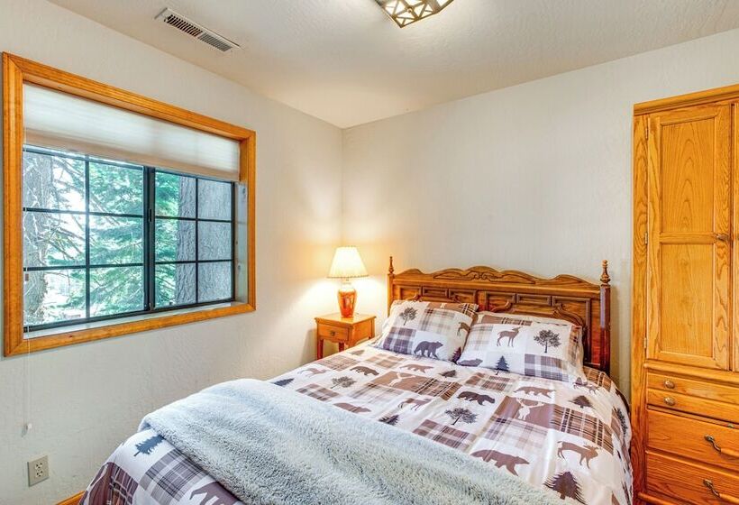 1 Mi To Skiing: Cabin W/ Deck In Bear Valley!