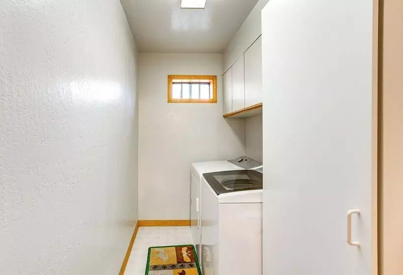 1 Mi To Skiing: Cabin W/ Deck In Bear Valley!