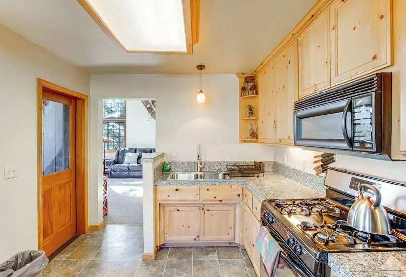 1 Mi To Skiing: Cabin W/ Deck In Bear Valley!