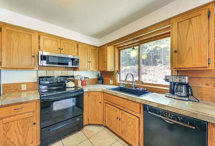 Cabin Near Lake Pend Oreille & Dtwn Sandpoint