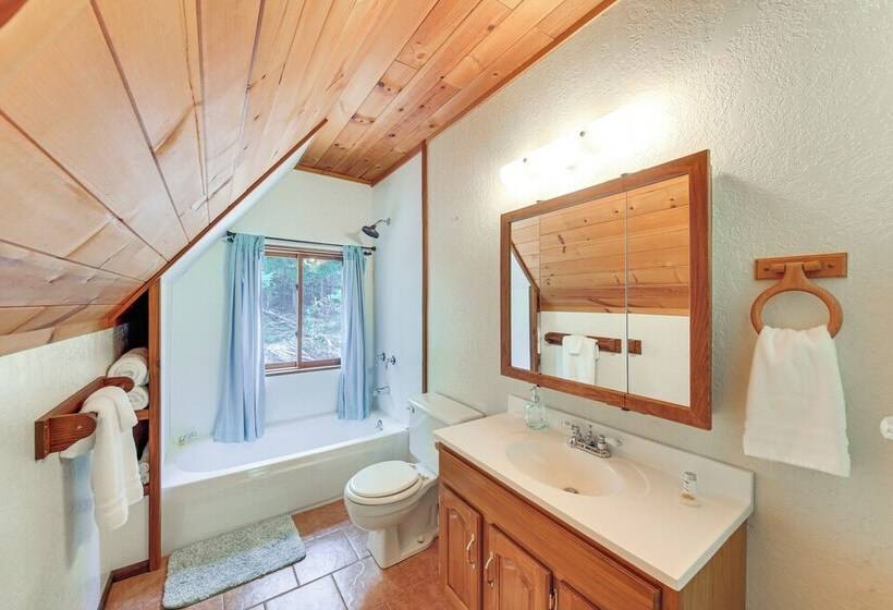 Cabin Near Lake Pend Oreille & Dtwn Sandpoint