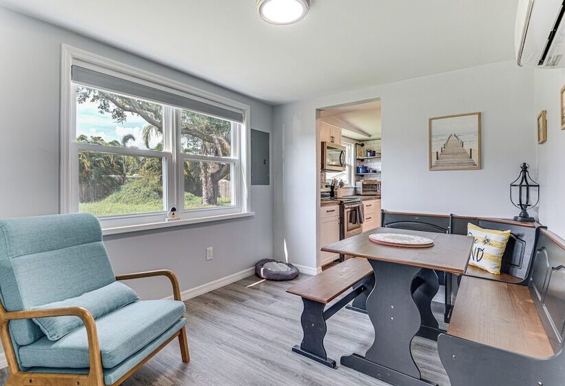 Centrally Located Merritt Island Cottage W/ Deck!