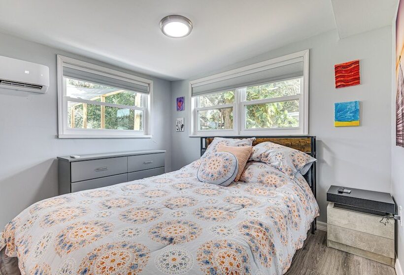 Centrally Located Merritt Island Cottage W/ Deck!