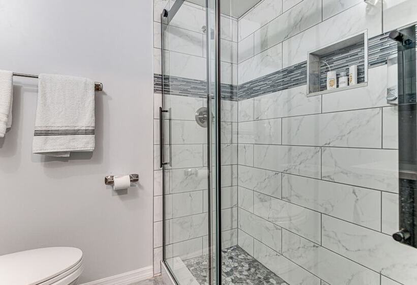 Centrally Located Merritt Island Cottage W/ Deck!