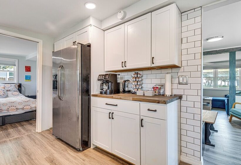 Centrally Located Merritt Island Cottage W/ Deck!